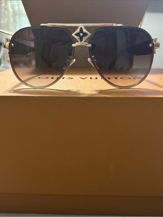 Louis Vuitton Gold Frame Sunglasses with Black Gradient Lenses main image 4